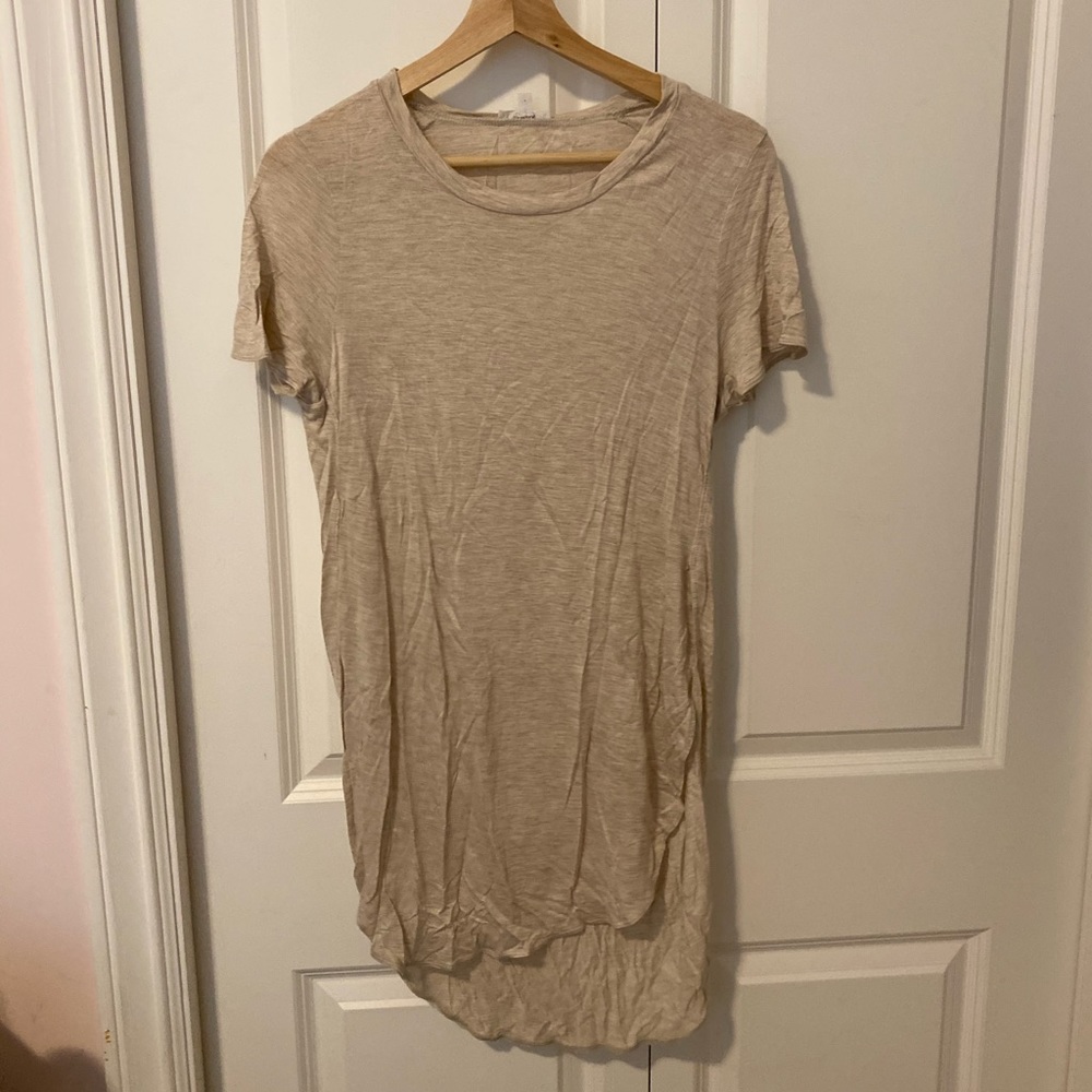 2/$30 💫 Aritzia Wilfred Capucine T-shirt